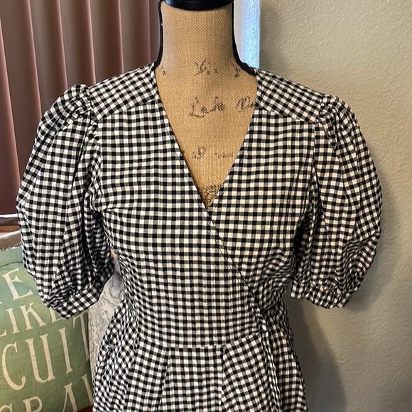 NWT black and white gingham print wrap dress with pockets. - Picture 2 of 9